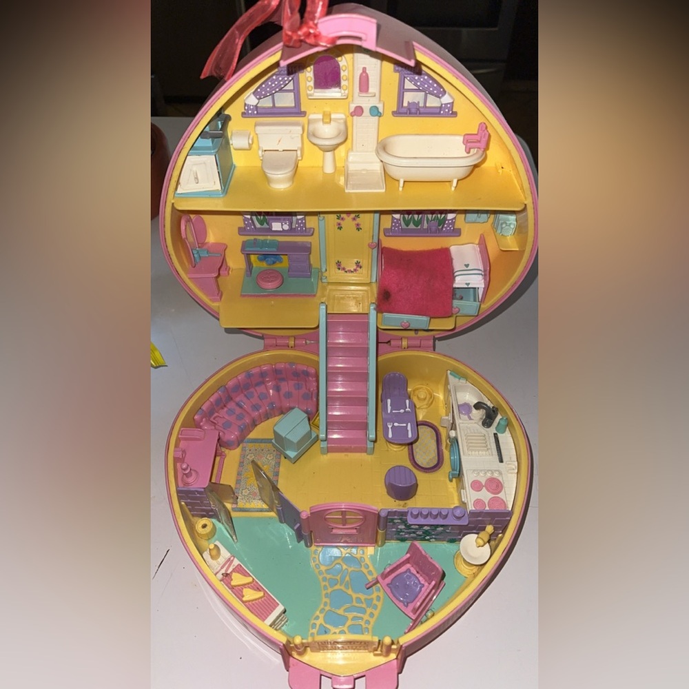 1992 Lucy Locket Dollhouse Playset